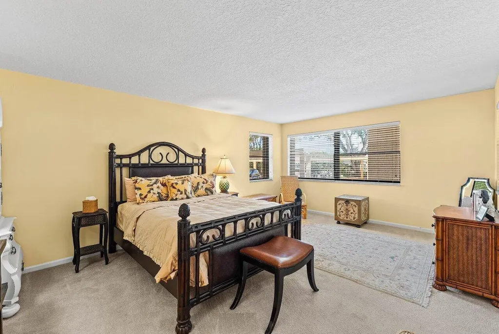 372 Golfview Road North Palm Beach FL 33408