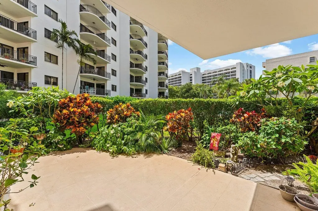 372 Golfview Road North Palm Beach FL 33408
