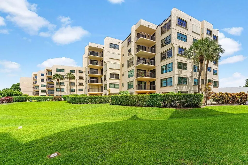 372 Golfview Road North Palm Beach FL 33408