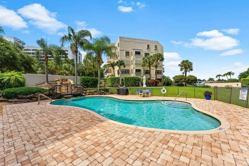 372 Golfview Road North Palm Beach FL 33408