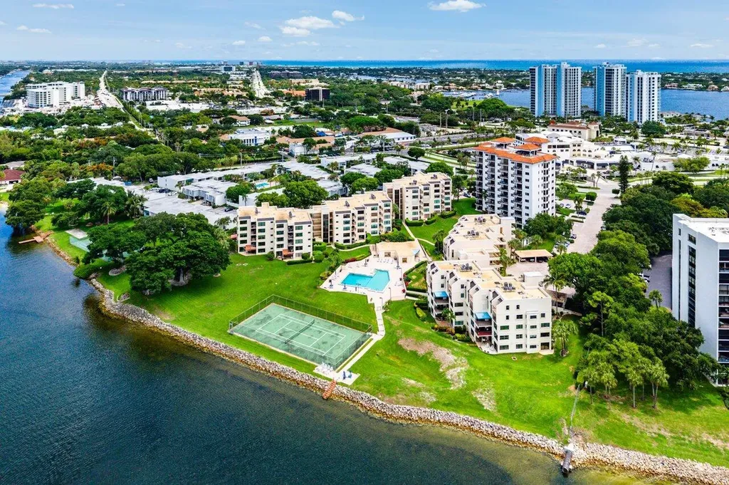 372 Golfview Road North Palm Beach FL 33408