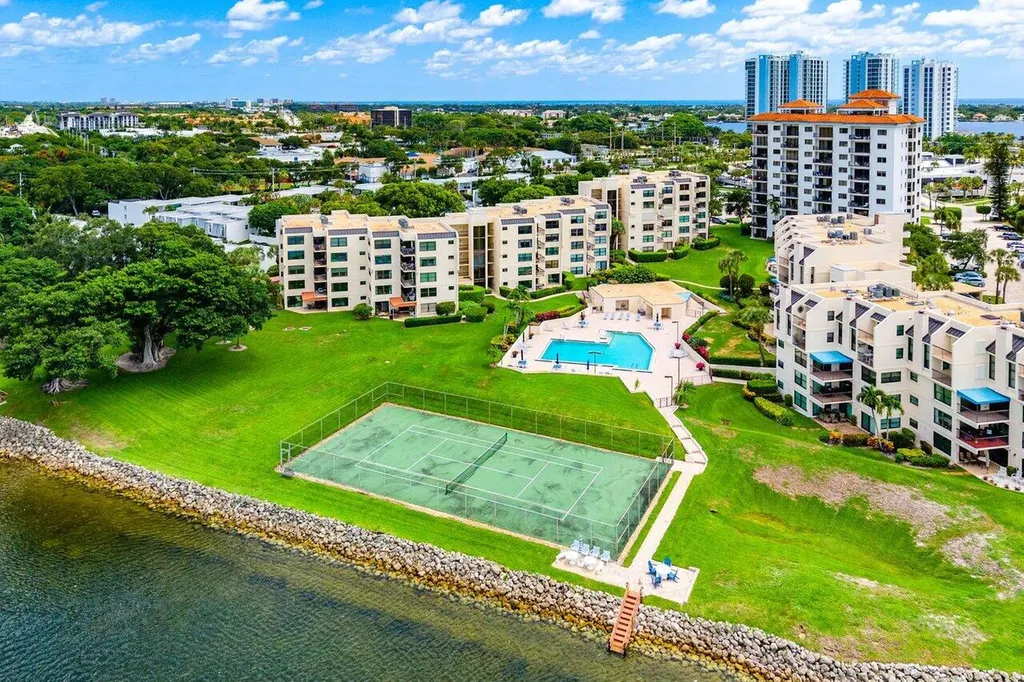 372 Golfview Road North Palm Beach FL 33408