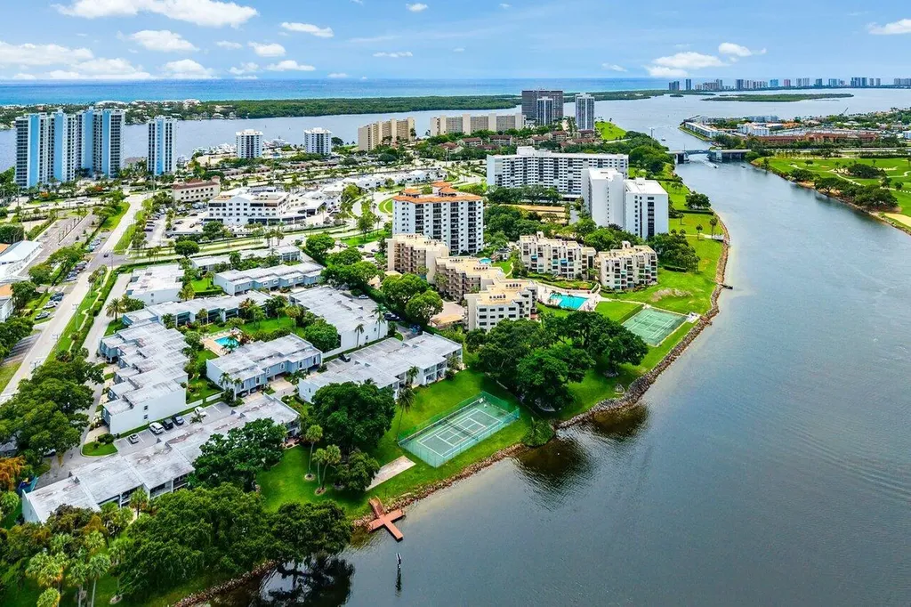 372 Golfview Road North Palm Beach FL 33408