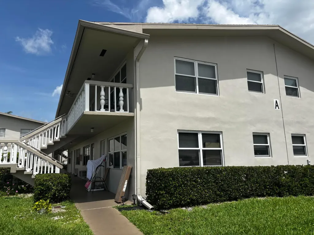 4 Sussex West Palm Beach FL 33417