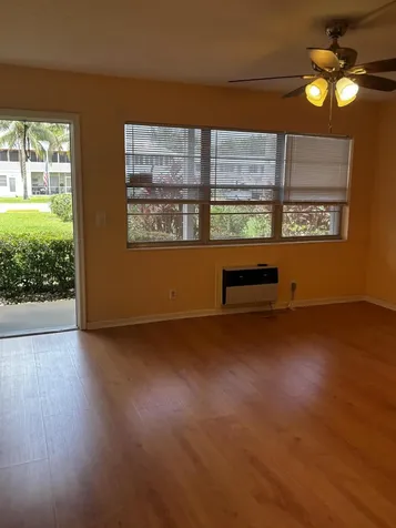 4 Sussex West Palm Beach FL 33417