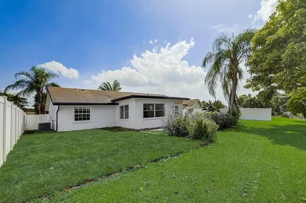 9387 Richmond Circle Boca Raton FL 33434