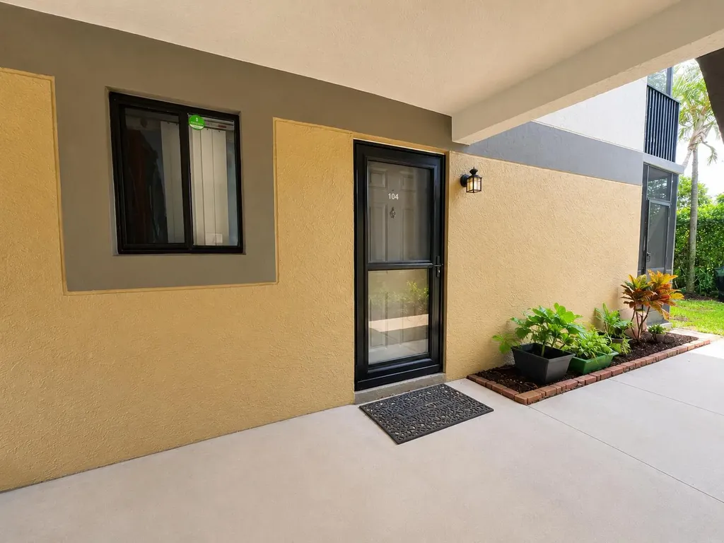 588 Trace Circle Deerfield Beach FL 33441