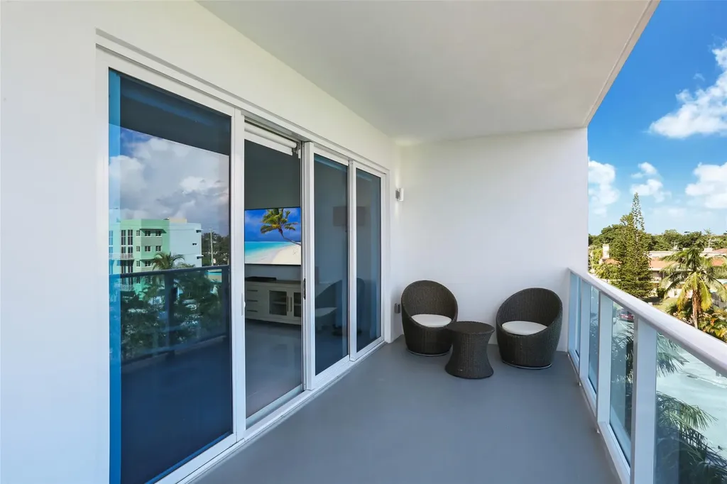 1 S Palmway Lake Worth Beach FL 33460
