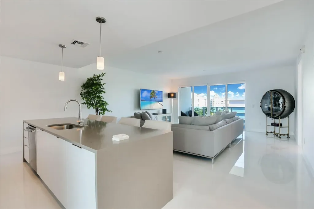1 S Palmway Lake Worth Beach FL 33460