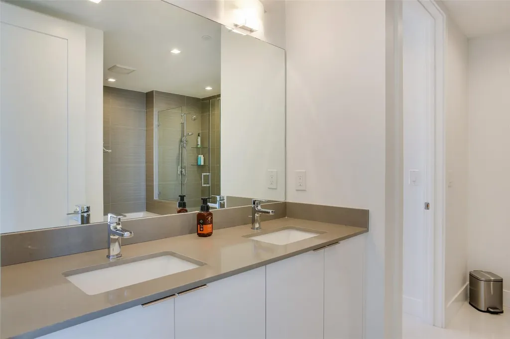 1 S Palmway Lake Worth Beach FL 33460