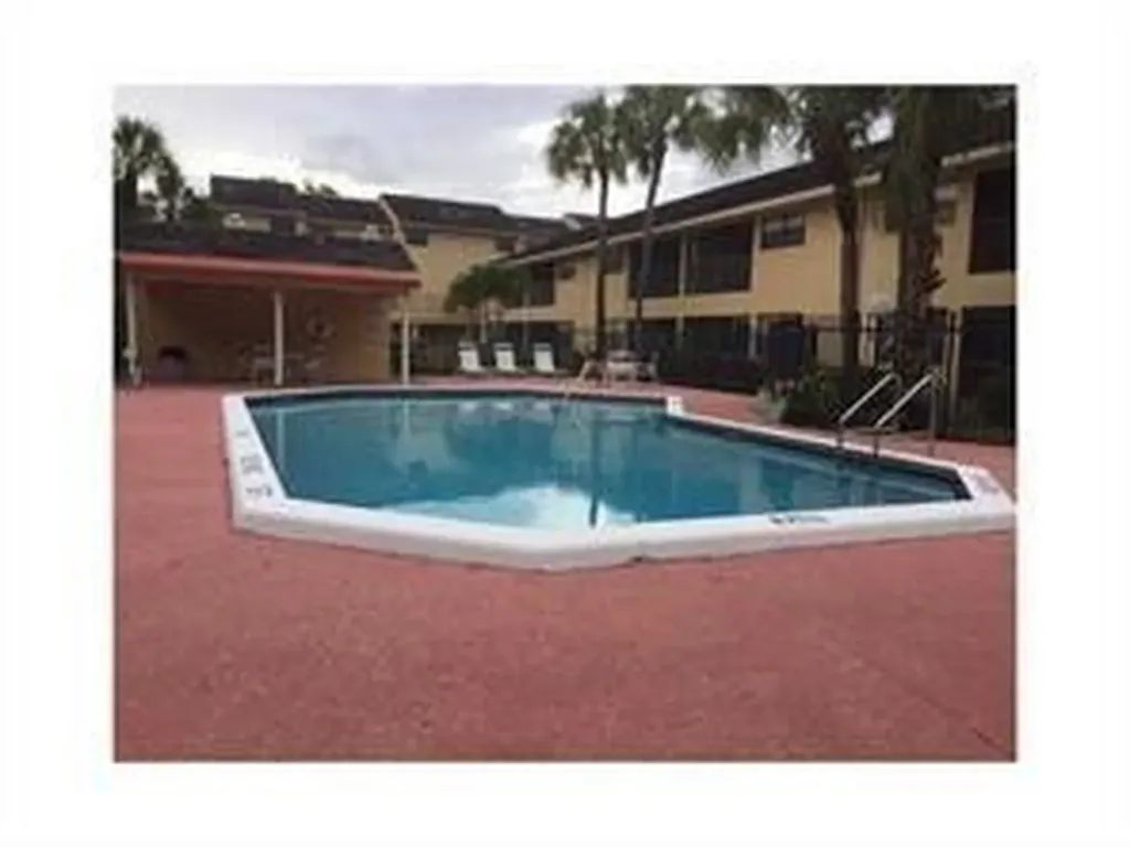 2947 Riverside Drive Coral Springs FL 33065