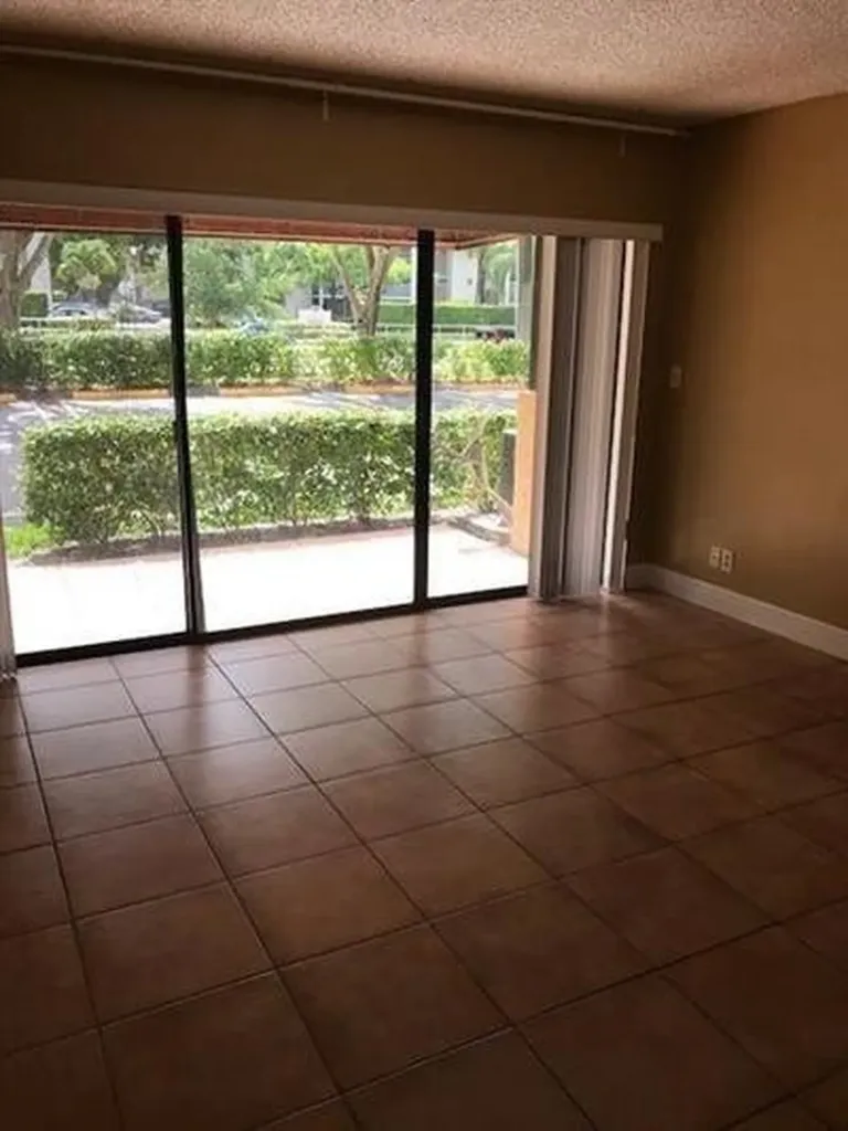 2947 Riverside Drive Coral Springs FL 33065