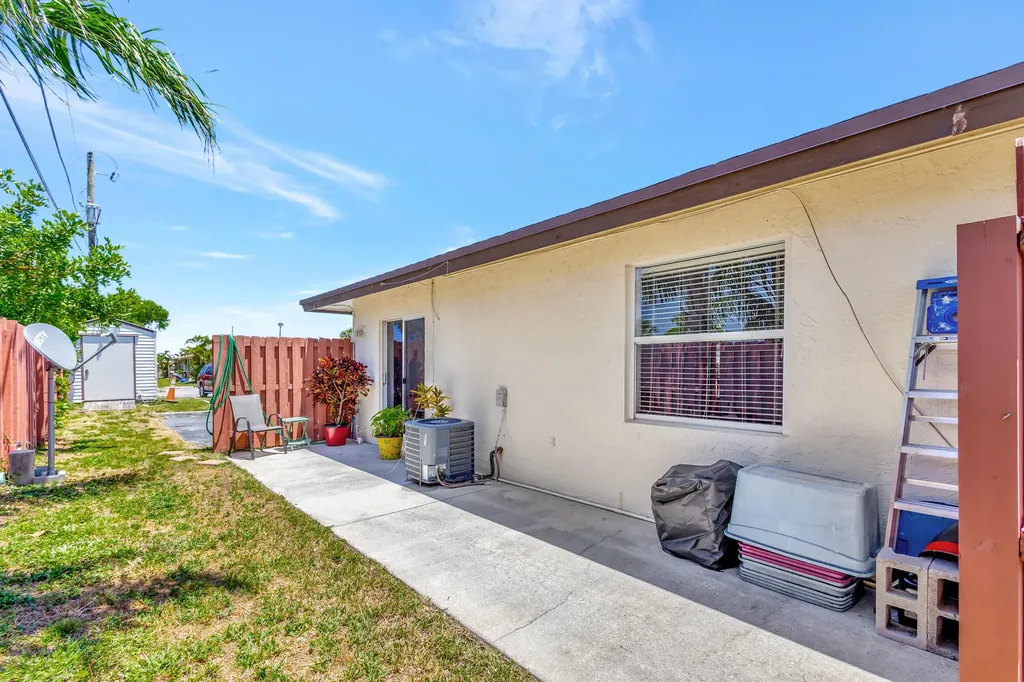 1919 Doffer Lane North Palm Beach FL 33408