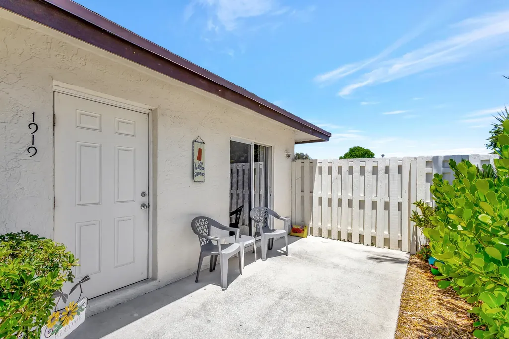 1919 Doffer Lane North Palm Beach FL 33408