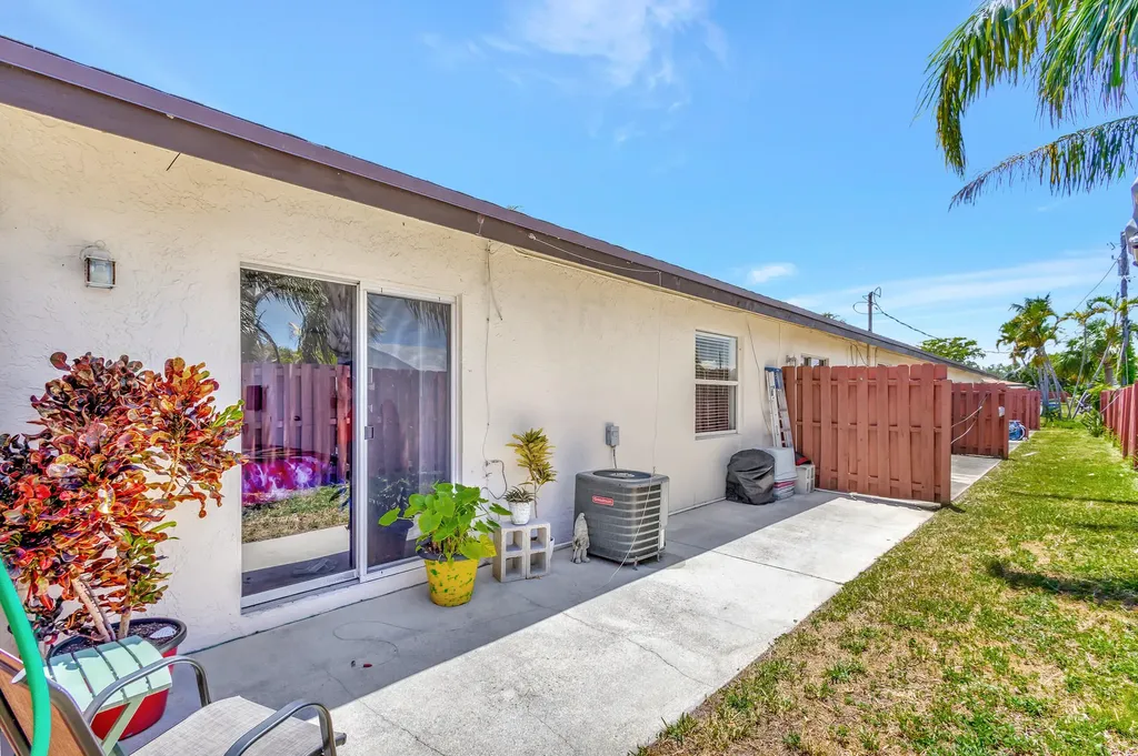 1919 Doffer Lane North Palm Beach FL 33408