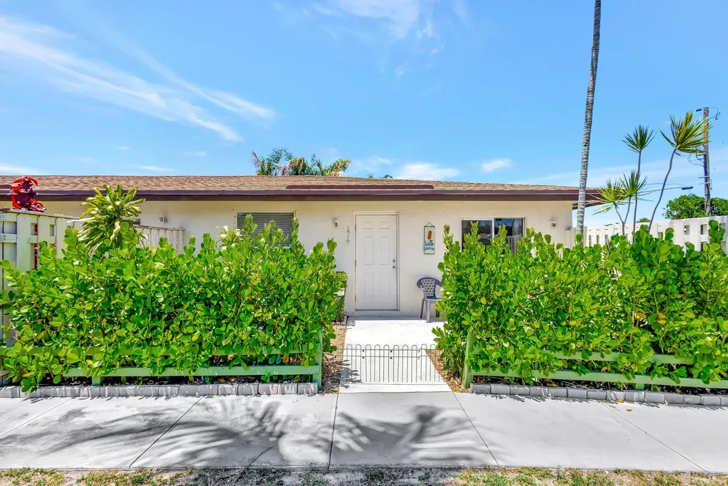 1919 Doffer Lane North Palm Beach FL 33408
