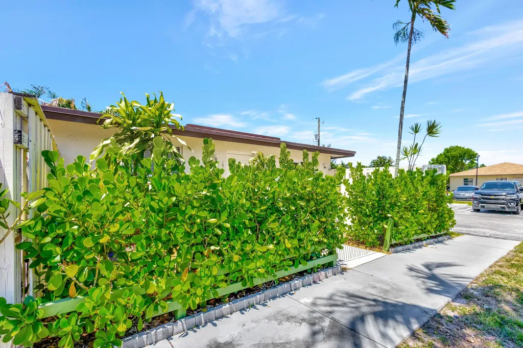 1919 Doffer Lane North Palm Beach FL 33408