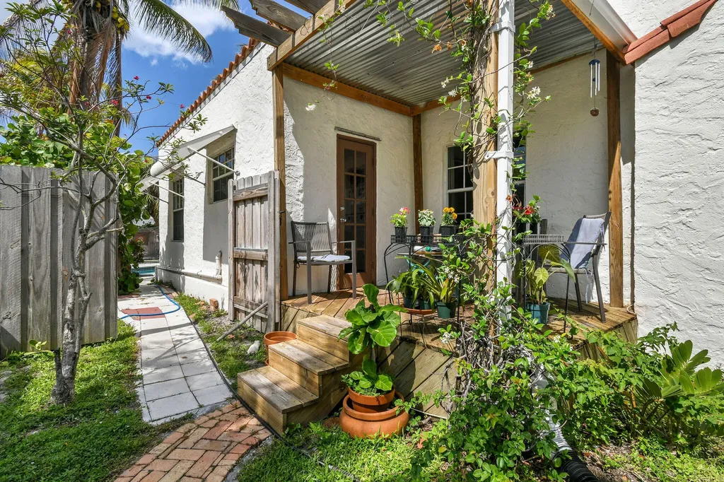 2118 Florida Avenue West Palm Beach FL 33401