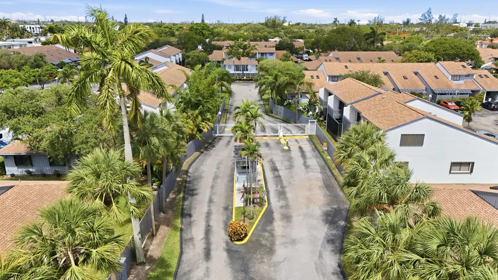 1512 N 15th Terrace Hollywood FL 33020