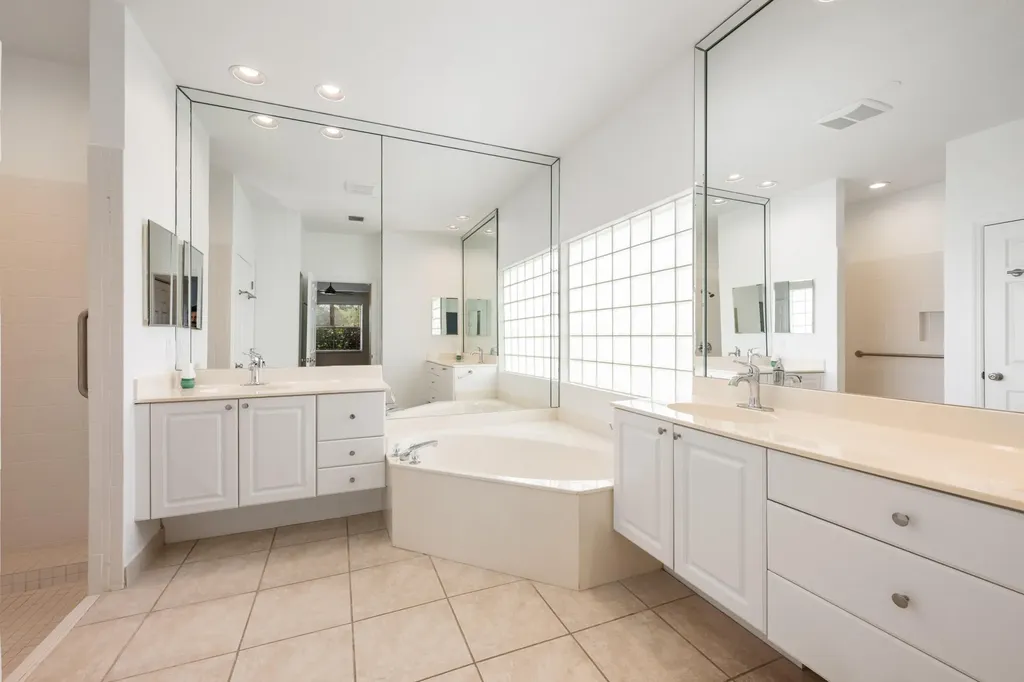 13850 Vía Vittoria Delray Beach FL 33446