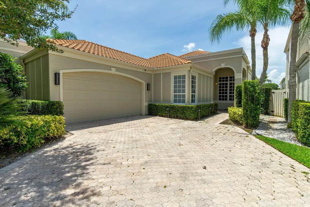 2402 Players Court Wellington FL 33414