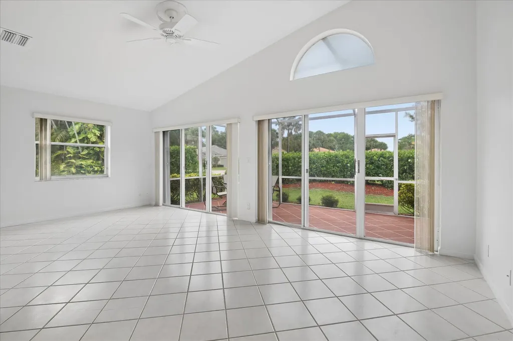 10884 Royal Caribbean Circle Boynton Beach FL 33437
