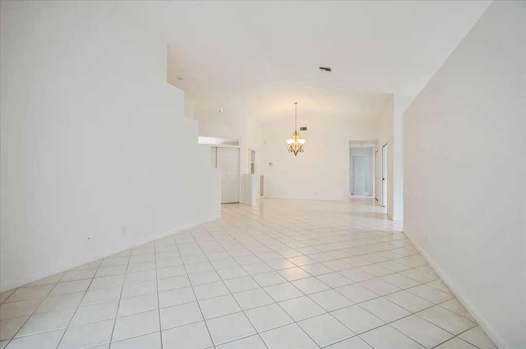 10884 Royal Caribbean Circle Boynton Beach FL 33437