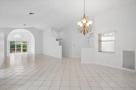 10884 Royal Caribbean Circle Boynton Beach FL 33437