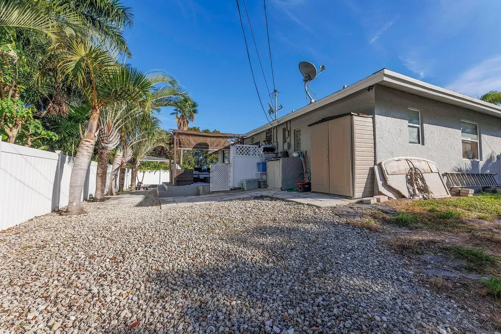 2935 Lake Worth Road Palm Springs FL 33461