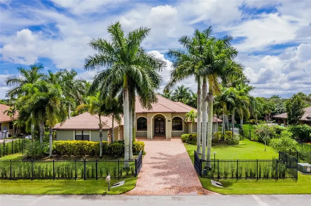 11820 NW 17th Place Plantation FL 33323