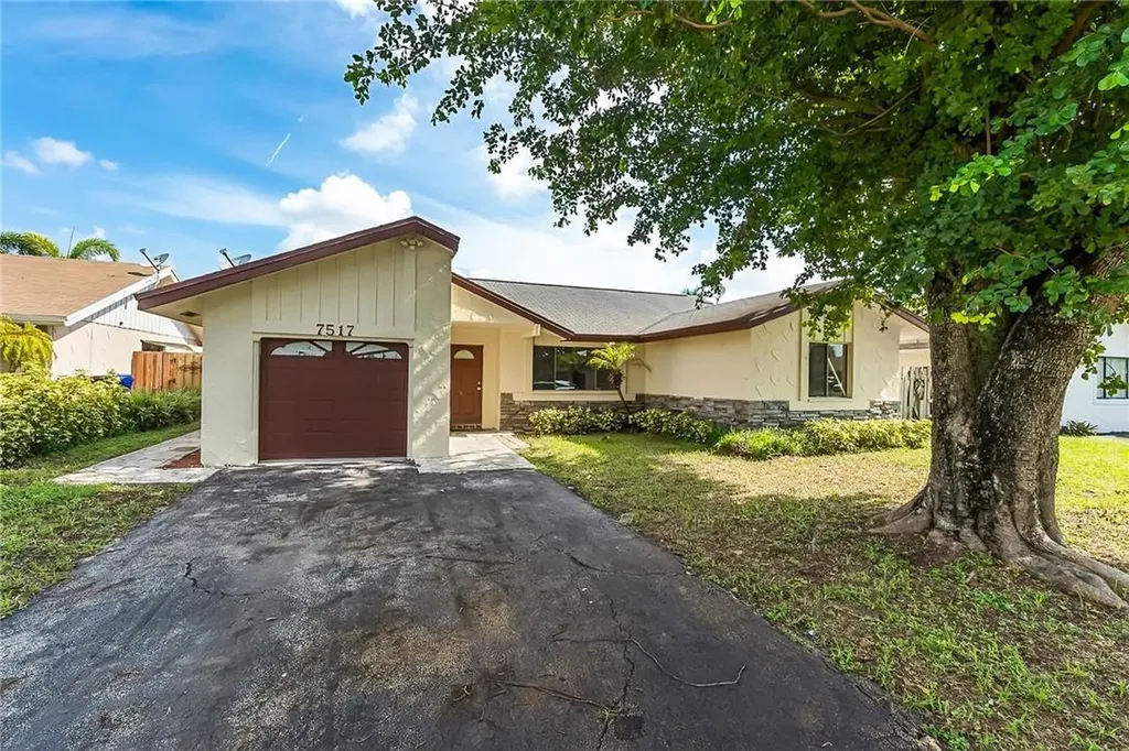 7517 SW 6th Street North Lauderdale FL 33068