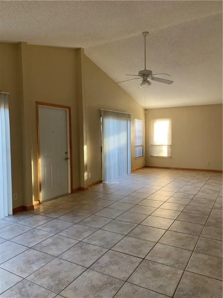 1329 SW 74th Avenue North Lauderdale FL 33068