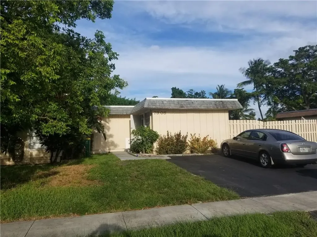 7908 NW 70th Avenue Tamarac FL 33321