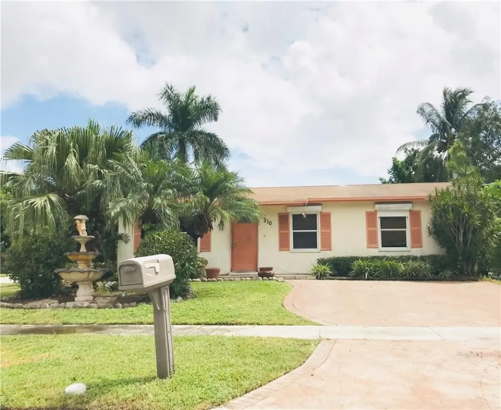 310 SW 78th Avenue North Lauderdale FL 33068