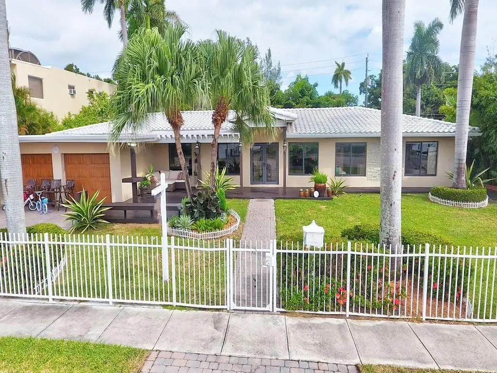 711 N Northlake Drive Hollywood FL 33019