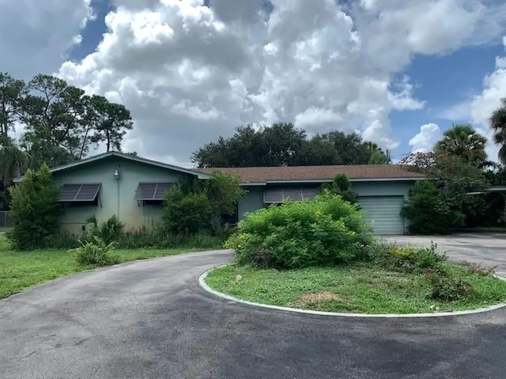 1091 Trailaway Lane Haverhill FL 33417