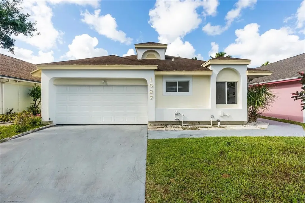 1027 W Jasmine Lane North Lauderdale FL 33068