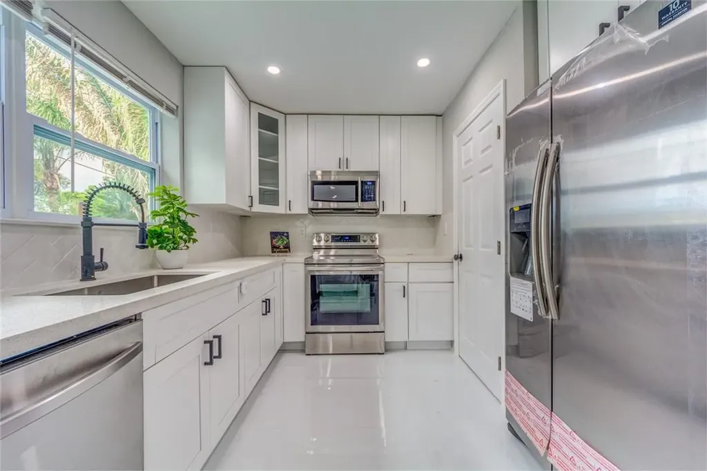 400 SW 68th Boulevard Pembroke Pines FL 33023
