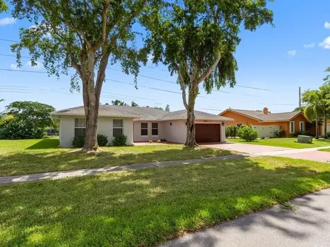 816 E Plantation Circle Plantation FL 33324