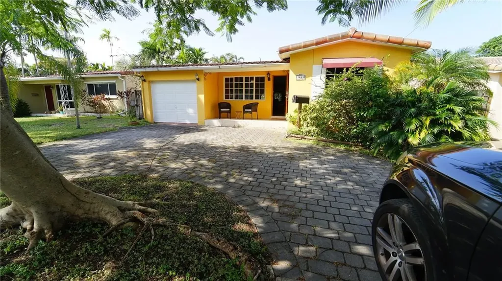 1437 Hayes Street Hollywood FL 33020