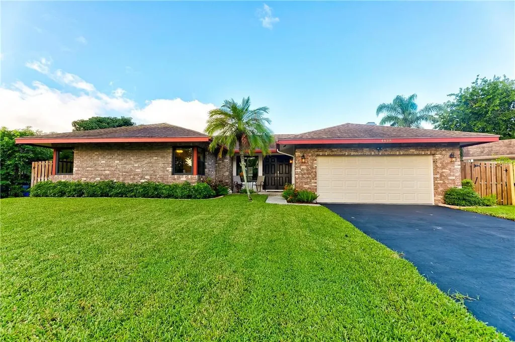 4438 NW 113th Lane Coral Springs FL 33065