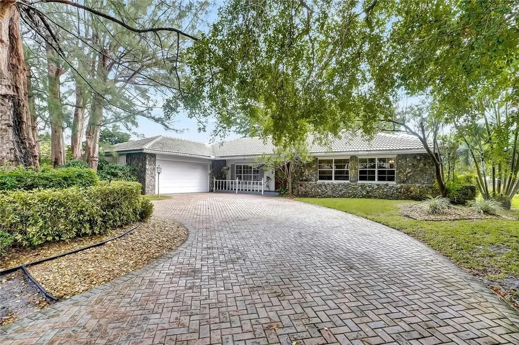 239 NW 93rd Avenue Coral Springs FL 33071