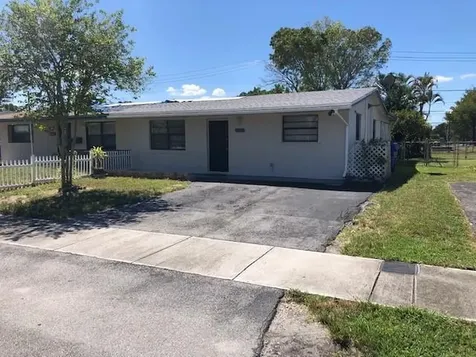 1641 SW 70th Avenue North Lauderdale FL 33068