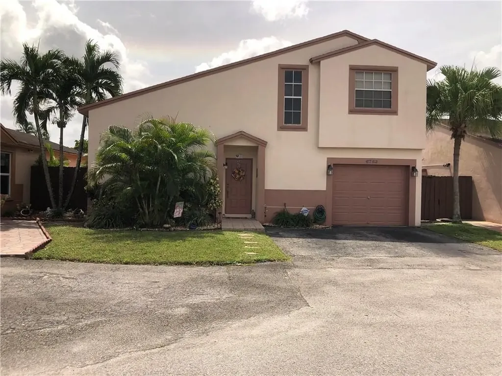 6762 NW 199th Terrace Hialeah FL 33015