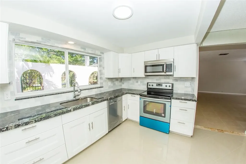 706 SW 23rd Avenue Boynton Beach FL 33435