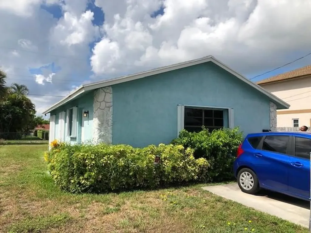 1565 W 36th Street Riviera Beach FL 33404
