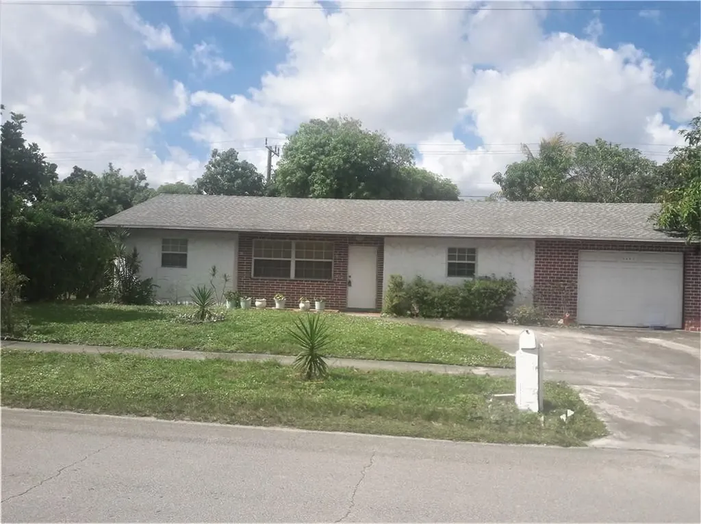 2401 NE 1st Lane Boynton Beach FL 33435