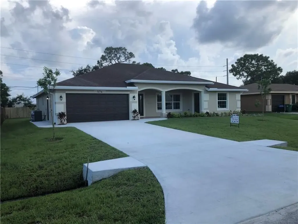 574 SE Chapman Avenue Port St Lucie FL 34984