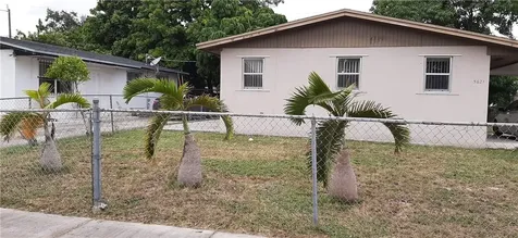 5621 SW 40th Street West Park FL 33023