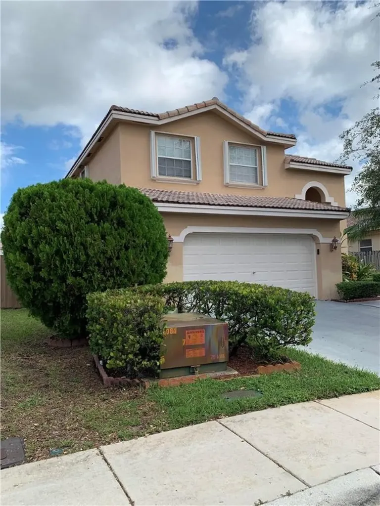 10541 SW 14th Court Pembroke Pines FL 33025